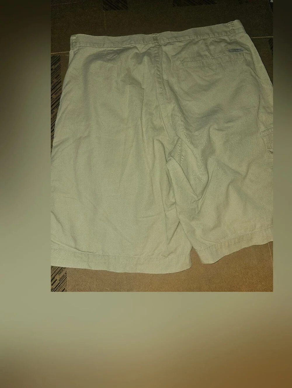 Columbia Men's khaki cargo shorts 34x10